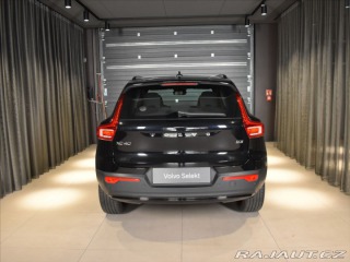 Volvo XC40 2,0 B3 PLUS Dark Bezklíč 2023