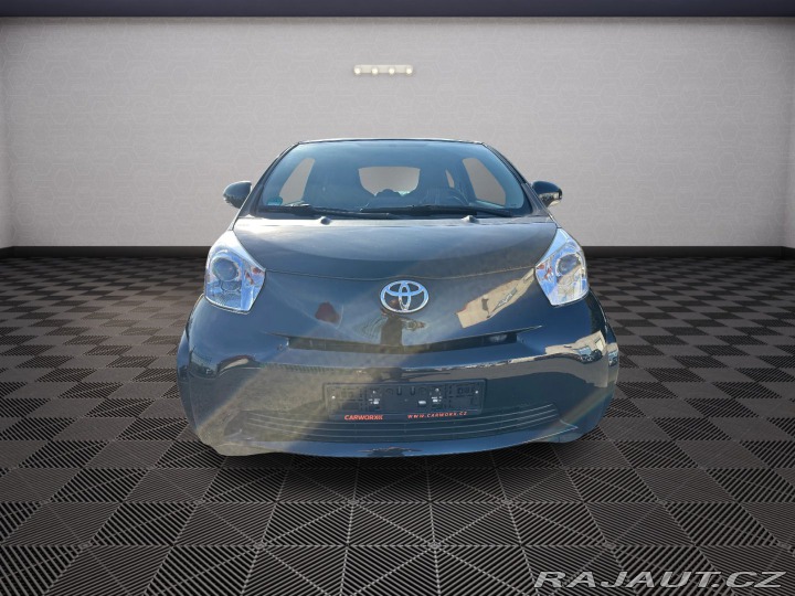 Toyota iQ 1,0 50Kw Automat 2010