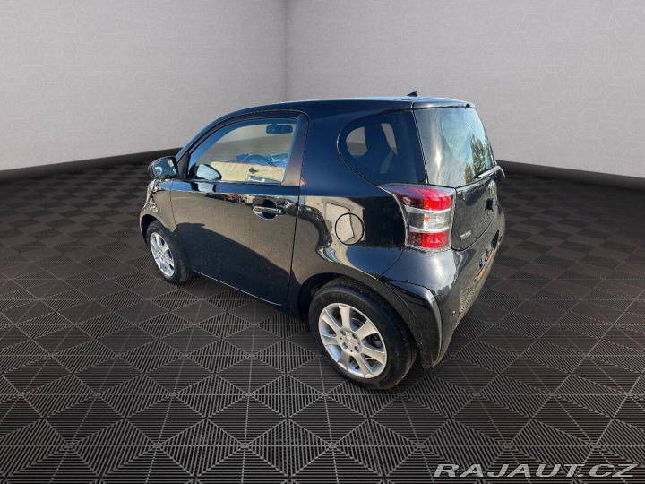 Toyota iQ 1,0 50Kw Automat 2010