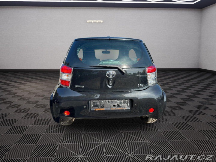 Toyota iQ 1,0 50Kw Automat 2010