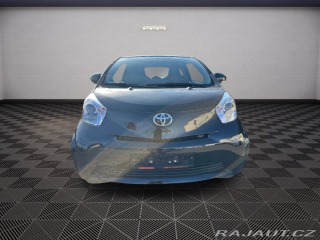 Toyota iQ 1,0 50Kw Automat 2010