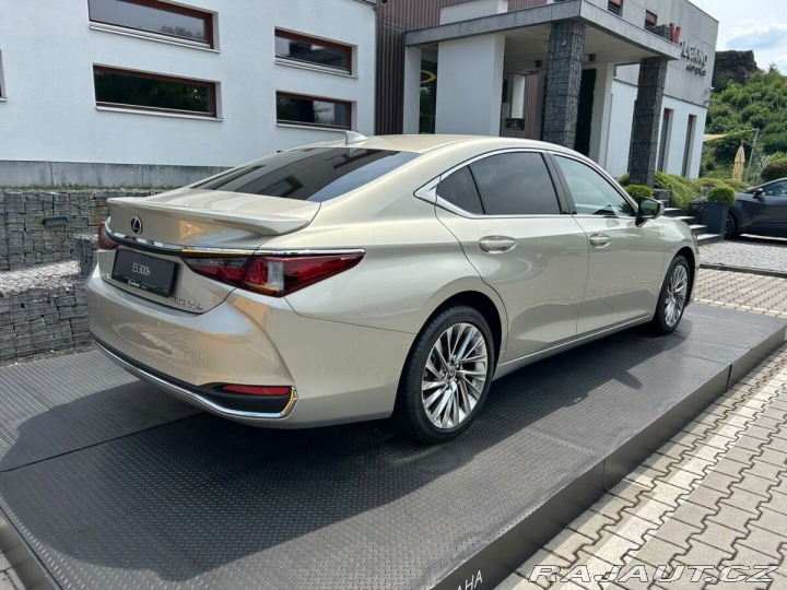 Lexus Ostatní modely ES 300h 300h 2,5 HEV LUXURY 1800