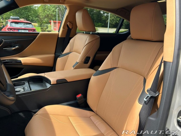 Lexus Ostatní modely ES 300h 300h 2,5 HEV LUXURY 1800