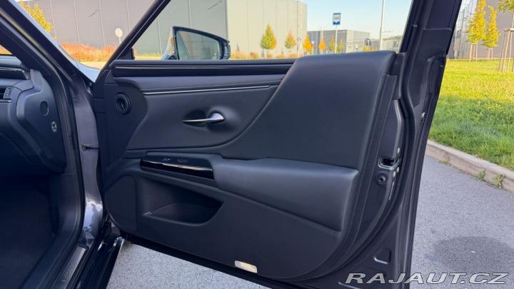 Lexus Ostatní modely ES 300h 300H 2,5 HEV LIMITED EDIT 2026