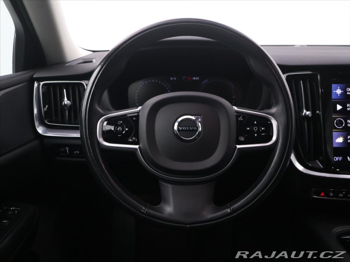 Volvo V60 2,0 T6 186kW 4x4 Momentum 2021