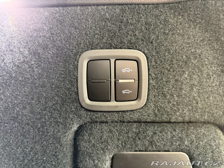 Porsche Cayenne e-HYBRID SPORT CHRONO, AI 2025