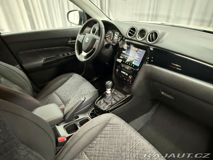 Suzuki Vitara 1,4 Black ed. 4x2, zimní 2026