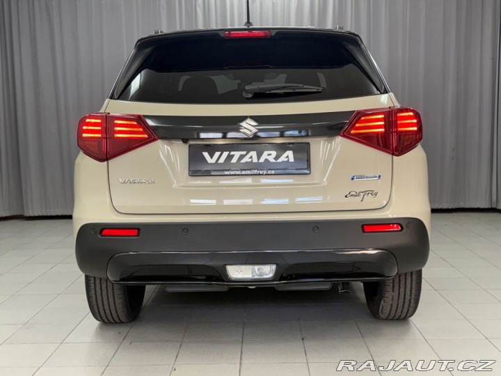Suzuki Vitara 1,4 Black ed. 4x2, zimní 2026