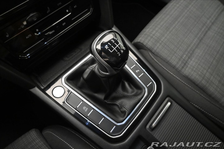 Volkswagen Passat 2,0 TDI 110kW Business Zá 2021
