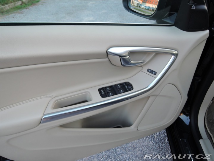 Volvo V60 2,0 D4 Aut. Navi Kůže Ser 2012