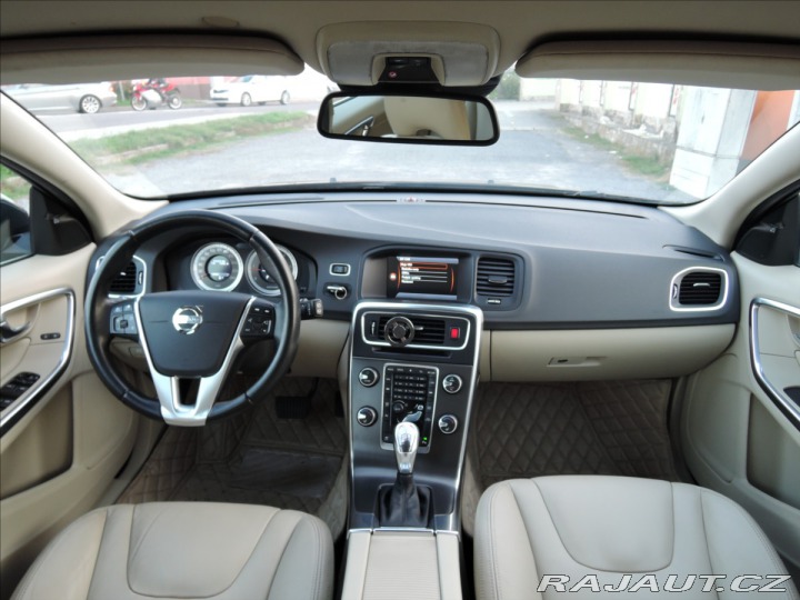 Volvo V60 2,0 D4 Aut. Navi Kůže Ser 2012