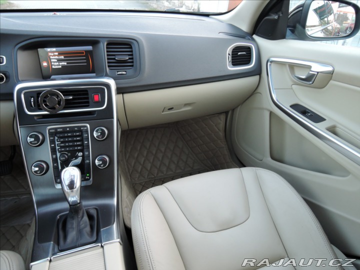 Volvo V60 2,0 D4 Aut. Navi Kůže Ser 2012
