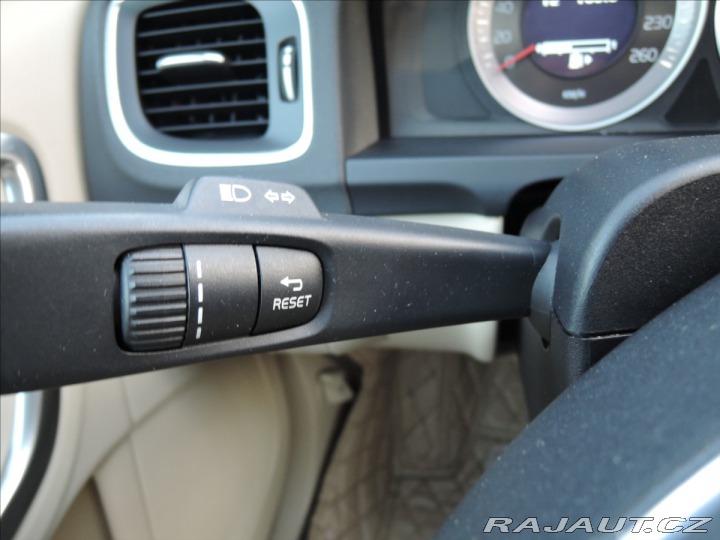 Volvo V60 2,0 D4 Aut. Navi Kůže Ser 2012