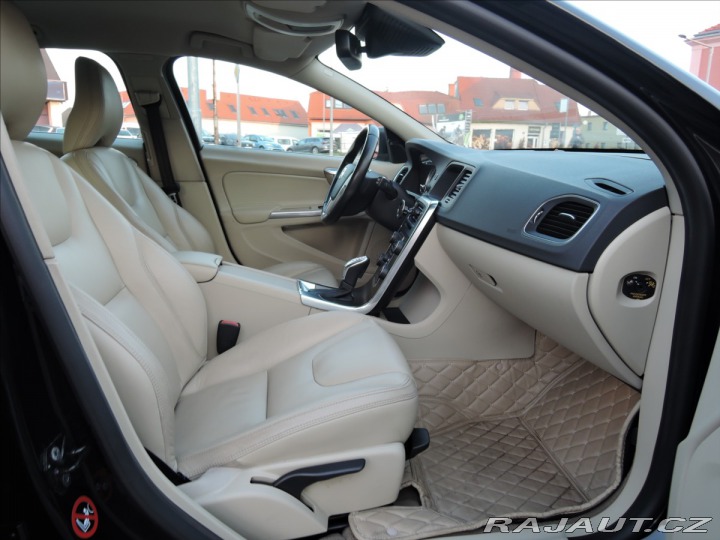 Volvo V60 2,0 D4 Aut. Navi Kůže Ser 2012