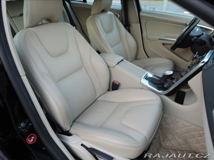Volvo V60 2,0 D4 Aut. Navi Kůže Ser 2012