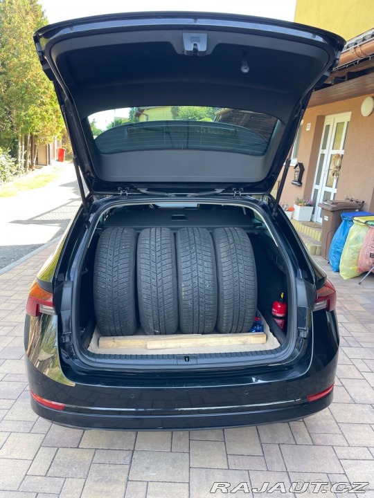 Škoda Octavia 2,0 TDI DSG Style Plus 1800