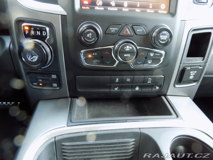 Dodge RAM 1500 5.7 HEMI/CREW CAB/ČR/DPH/ 2022