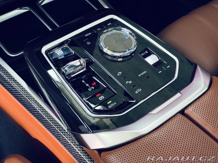 BMW 7 750e*ZÁRUKA*TV*MAX.VÝBAVA 2023
