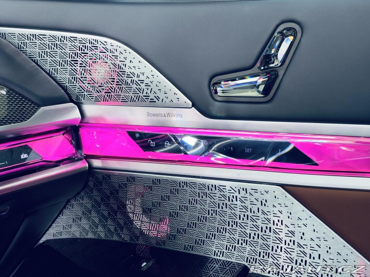 BMW 7 750e*ZÁRUKA*TV*MAX.VÝBAVA 2023