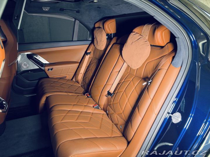 BMW 7 750e*ZÁRUKA*TV*MAX.VÝBAVA 2023