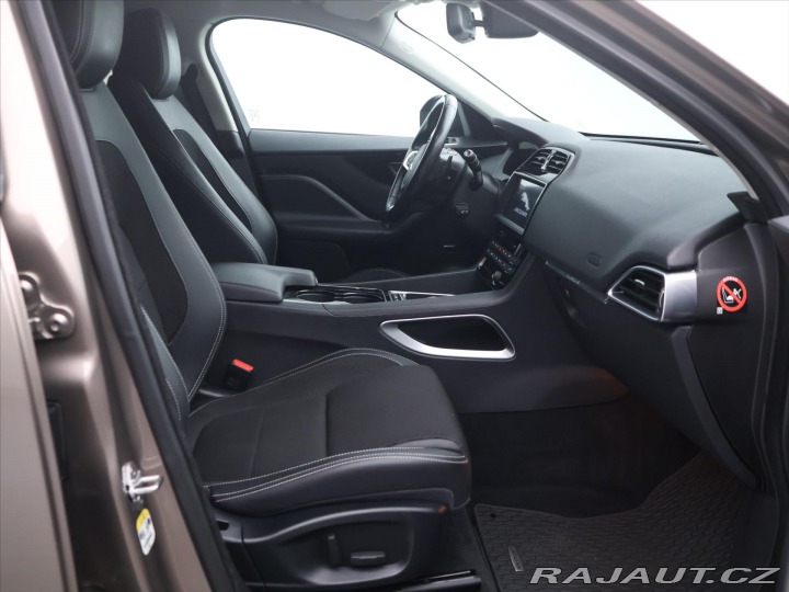 Jaguar F-Pace 3,0 221kW 30d 4x4 Aut. CZ 2016