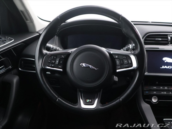 Jaguar F-Pace 3,0 221kW 30d 4x4 Aut. CZ 2016