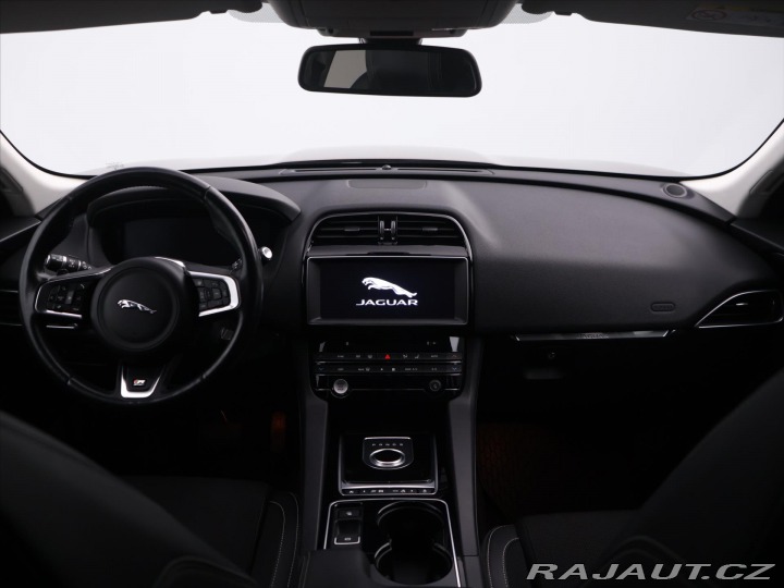 Jaguar F-Pace 3,0 221kW 30d 4x4 Aut. CZ 2016