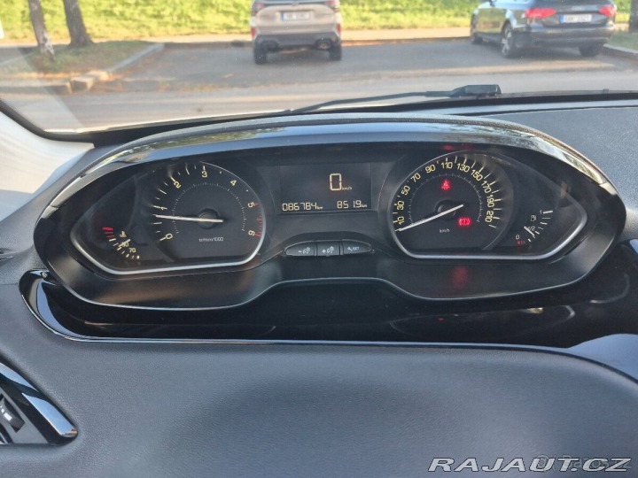 Peugeot 208 1,5 1800