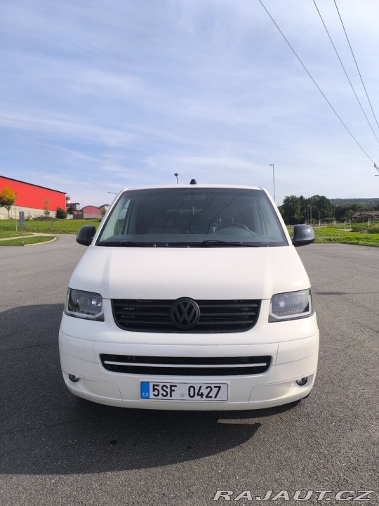 Volkswagen Caravelle 2,5 2009