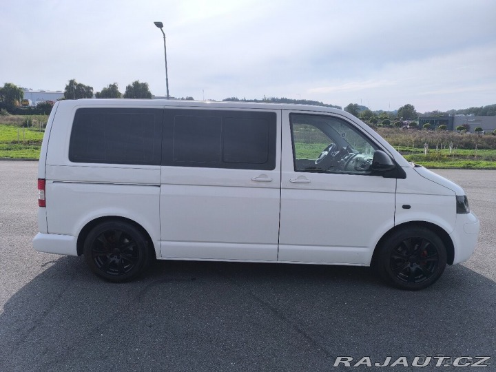 Volkswagen Caravelle 2,5 2009