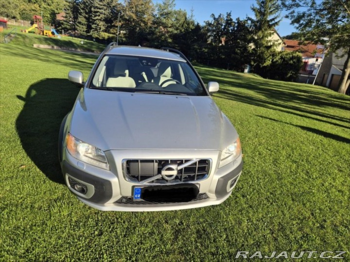 Volvo XC70 D5 AWD ve výbavě Summum 2013