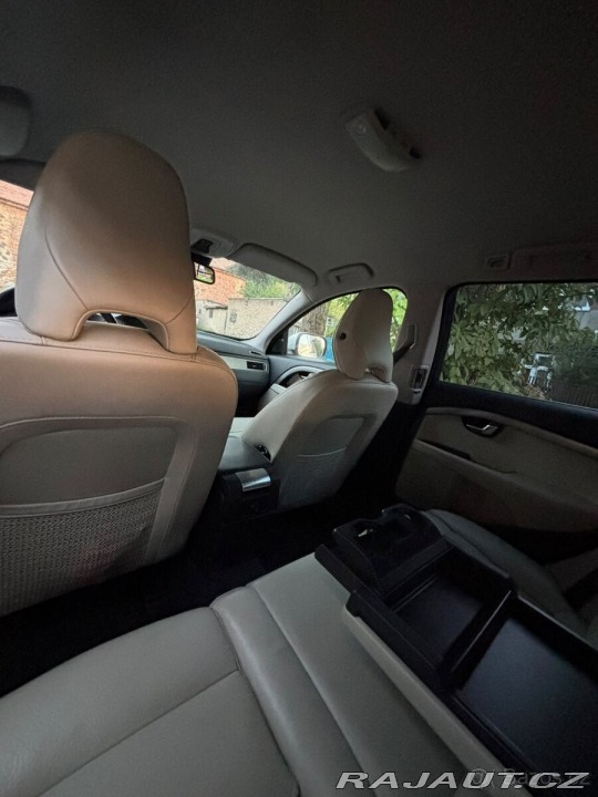 Volvo XC70 D5 AWD ve výbavě Summum 2013
