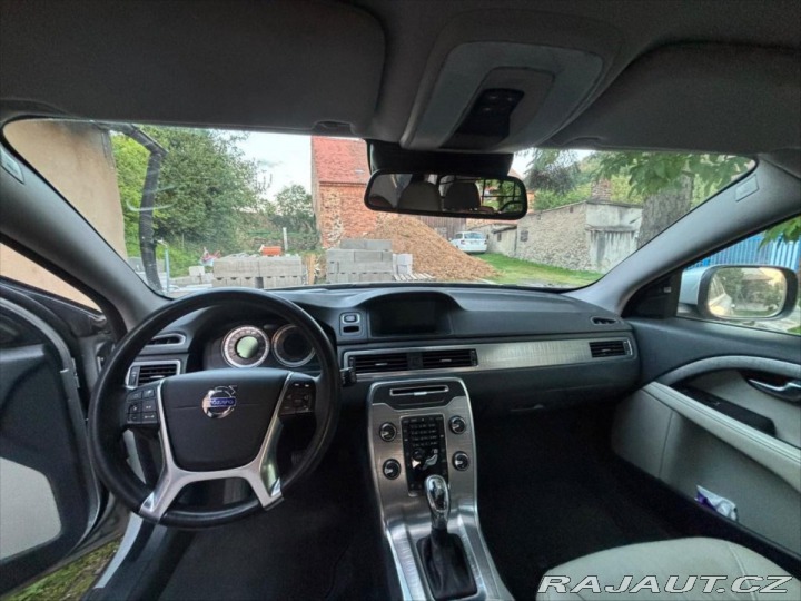 Volvo XC70 D5 AWD ve výbavě Summum 2013
