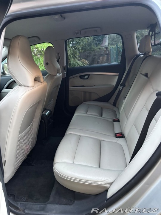 Volvo XC70 D5 AWD ve výbavě Summum 2013