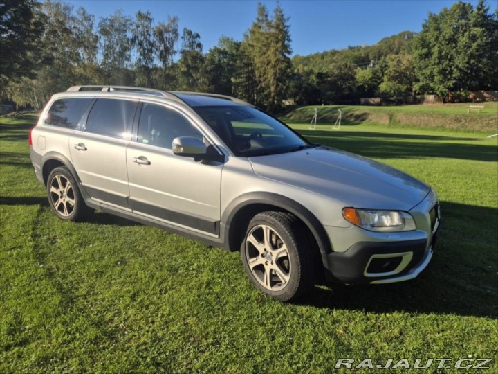 Volvo XC70 D5 AWD ve výbavě Summum 2013