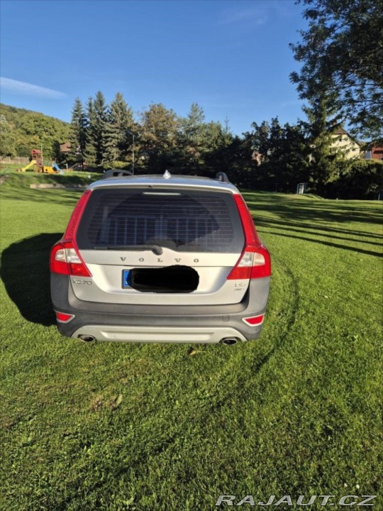 Volvo XC70 D5 AWD ve výbavě Summum 2013