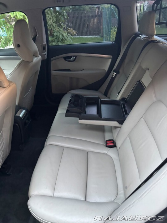 Volvo XC70 D5 AWD ve výbavě Summum 2013
