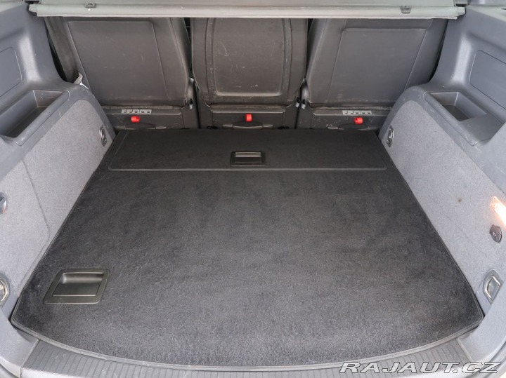 Volkswagen Touran 1.6TDI,77KW,Automat,Tažné 2012