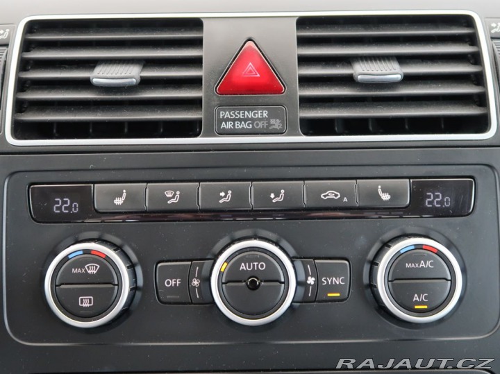 Volkswagen Touran 1.6TDI,77KW,Automat,Tažné 2012