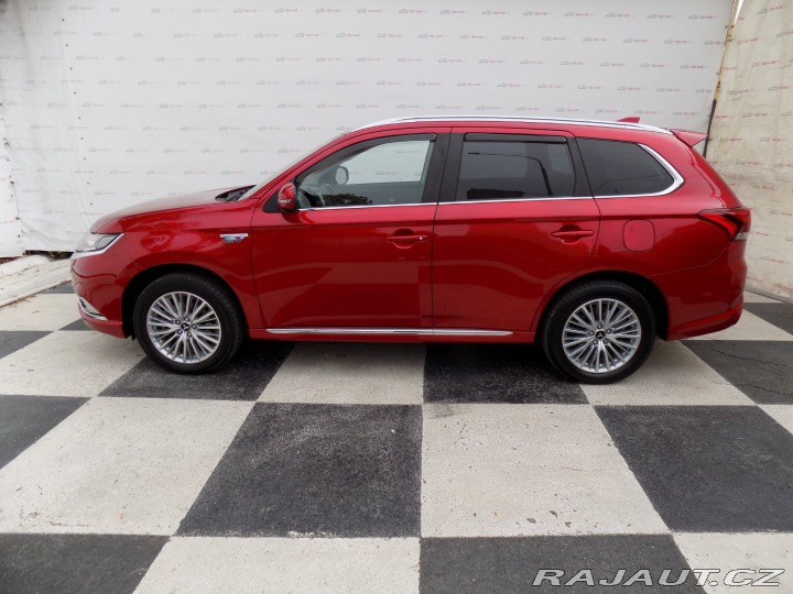 Mitsubishi Outlander 2.4 PHEV/4WD/1.Maj./LED/ 2021