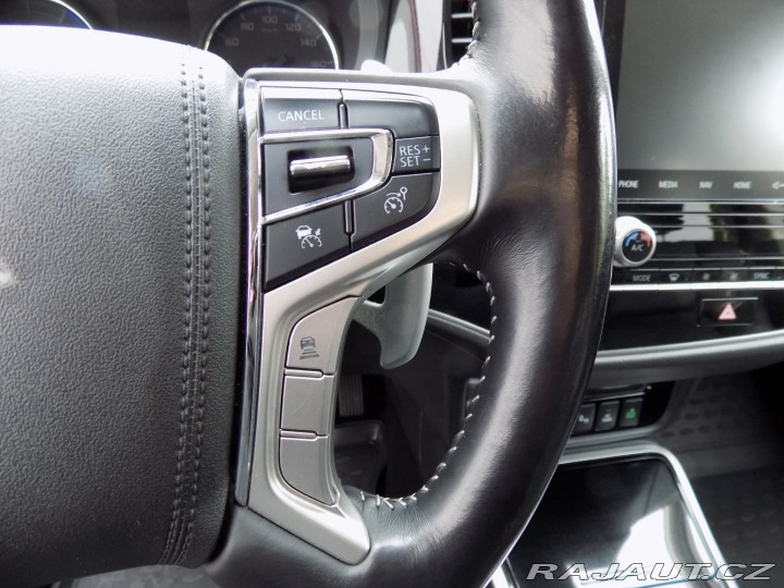 Mitsubishi Outlander 2.4 PHEV/4WD/1.Maj./LED/ 2021