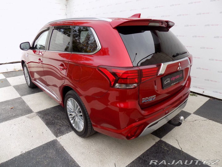 Mitsubishi Outlander 2.4 PHEV/4WD/1.Maj./LED/ 2021