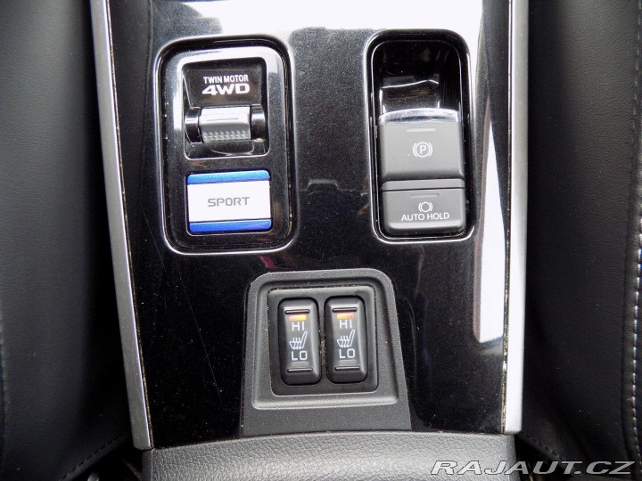 Mitsubishi Outlander 2.4 PHEV/4WD/1.Maj./LED/ 2021