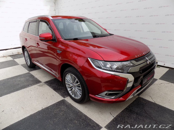 Mitsubishi Outlander 2.4 PHEV/4WD/1.Maj./LED/ 2021