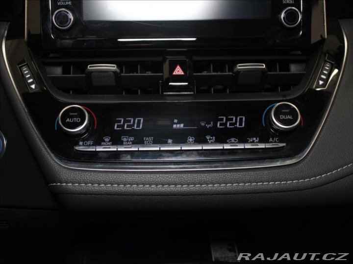 Toyota Corolla 2,0 HEV 135kW TREK 64tkm. 2021