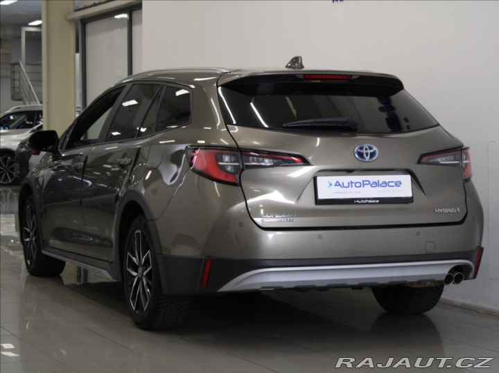 Toyota Corolla 2,0 HEV 135kW TREK 64tkm. 2021