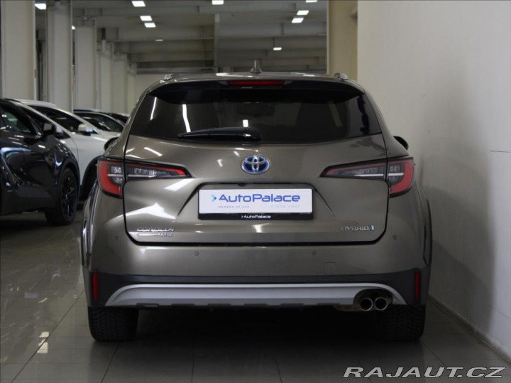 Toyota Corolla 2,0 HEV 135kW TREK 64tkm. 2021