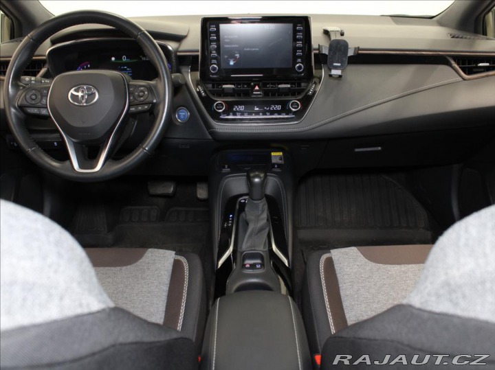 Toyota Corolla 2,0 HEV 135kW TREK 64tkm. 2021