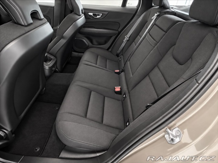 Volvo V60 2,0 145 KW , CORE 2020
