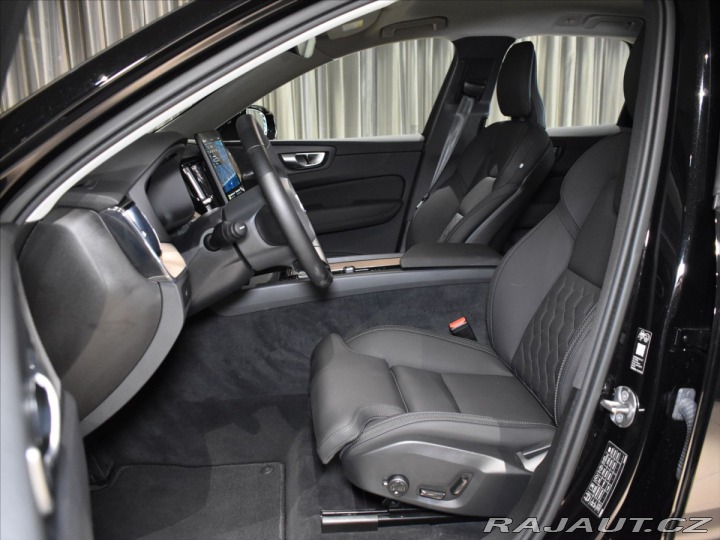 Volvo XC60 2,0 B5 AWD PLUS bezklíč,B 2025